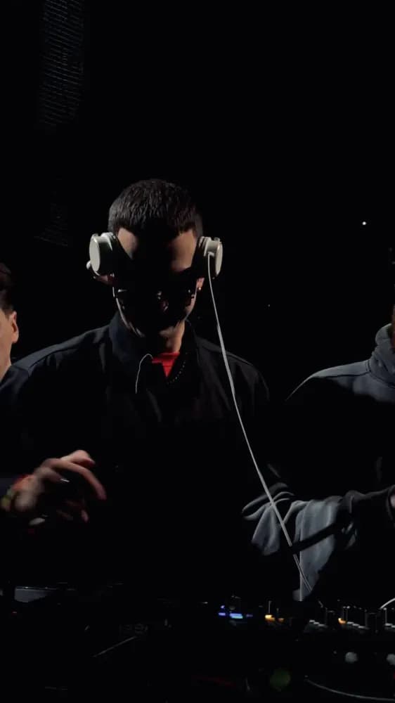 Слайд из фотографий школы Pioneer DJ School