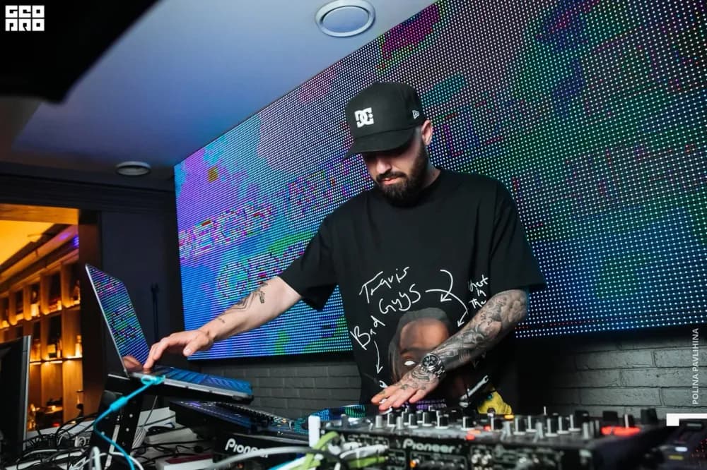 Слайд из фотографий школы Pioneer DJ School