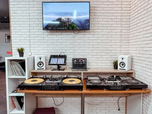 Фото Pioneer DJ School