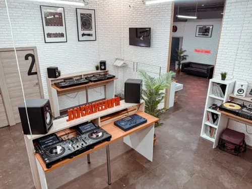 Фото Pioneer DJ School