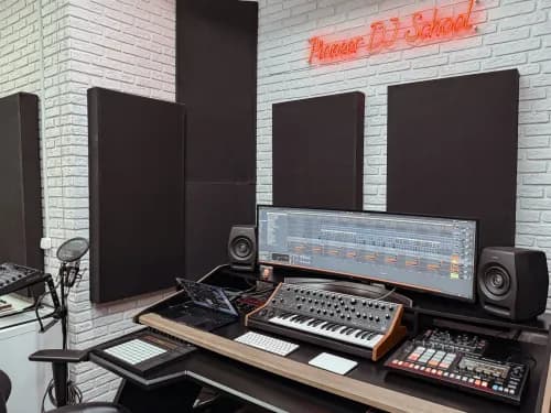 Фото Pioneer DJ School