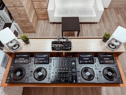 Фото Pioneer DJ School