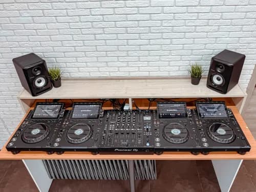 Фото Pioneer DJ School